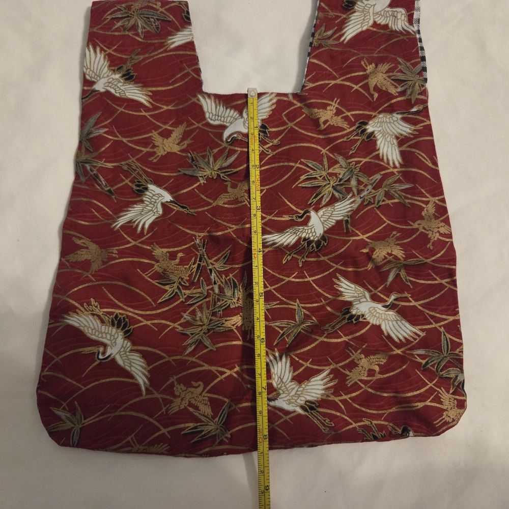 Red Japanese Knot Bag Wrist Bag with Crane Design - Picture 5 of 6